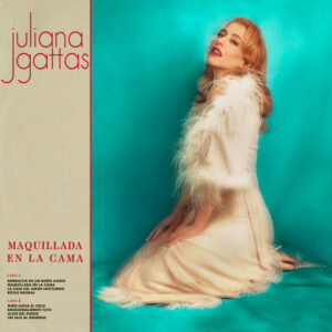 Juliana Gattas - Maquillada en la cama